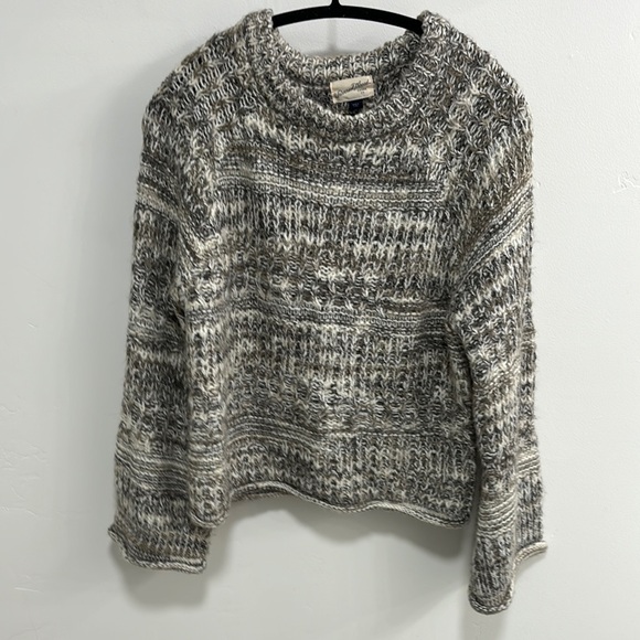 Universal Thread Gray Crew Neck Sweater with Relaxed Fit - Picture 1 of 1
